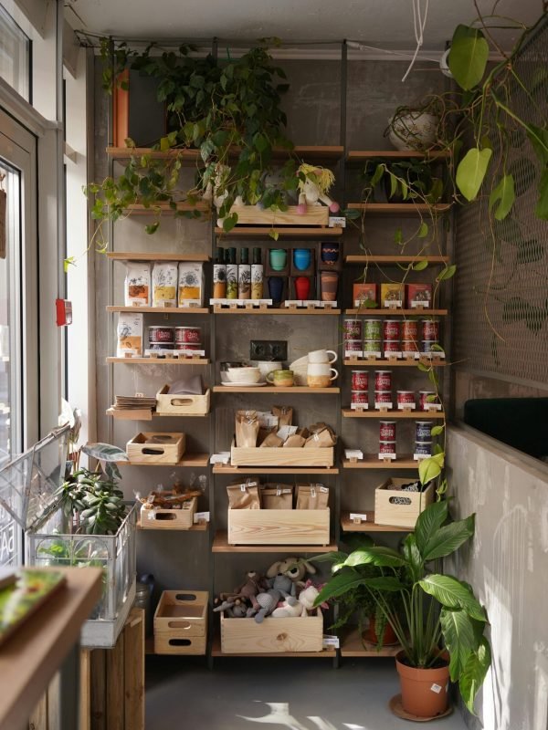 no drill shelves,renter friendly storage,no drill wall shelves